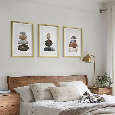 Kompozycja obrazów na ścianę minimalistyczne kamienie w stylu boho