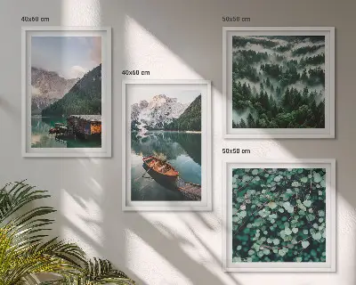 Górskie jezioro z łódką w mgle zestaw czterech obrazów w ramie