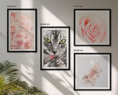 Szary kot wśród róż w stylu abstrakcyjnym poliptyk w ramie