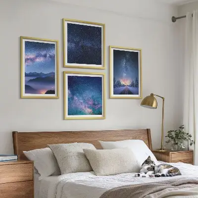 Zestaw 4 obrazów w ramie przedstawiające nocne niebo, góry oraz kosmos w zimowej scenerii