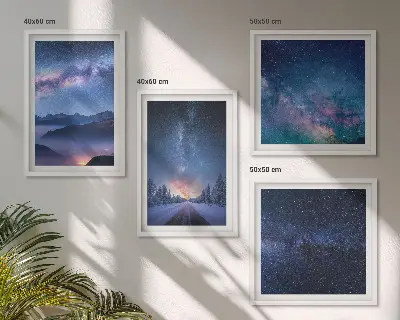 Zestaw 4 obrazów w ramie przedstawiające nocne niebo, góry oraz kosmos w zimowej scenerii