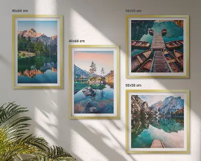 Poliptyk w ramie górskie jeziora z odbiciem lasu