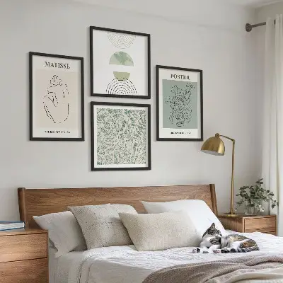 Zestaw 4 obrazów w ramie z motywem minimalistycznych linii roślinnych