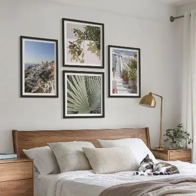 Zestaw obrazów dekoracyjnych z widokiem na białe schody na Santorini