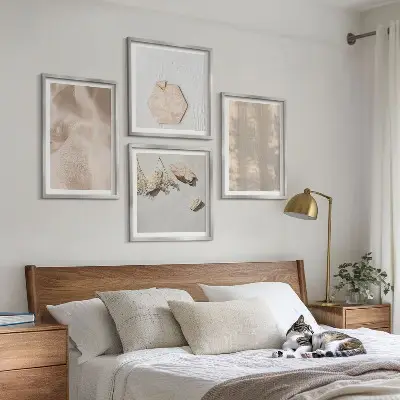 Zestaw 4 obrazów w ramie z subtelnymi naturalnymi teksturami w stylu boho
