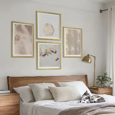Zestaw 4 obrazów w ramie z subtelnymi naturalnymi teksturami w stylu boho