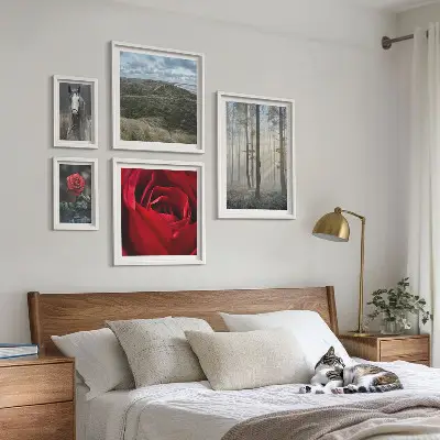 Galeria obrazów na ścianę z motywem przyrody i kwiatów w różnych stylach