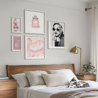 Galeria obrazów na ścianę Stylowe akcenty w różu