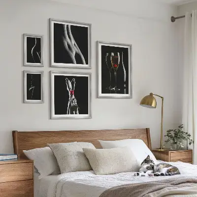 Galeria obrazów na ścianę eleganckie nowoczesne akcenty w kolorze czerni i czerwieni