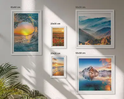 Zestaw obrazów w ramie do galerii ściennej z naturalnymi pejzażami morza, gór i kwiatów