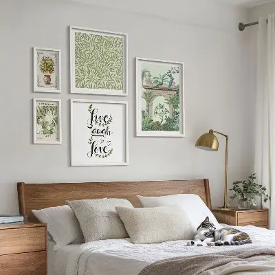 Galeria obrazów na ścianę z roślinnymi motywami w stylu boho