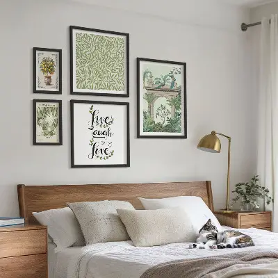 Galeria obrazów na ścianę z roślinnymi motywami w stylu boho