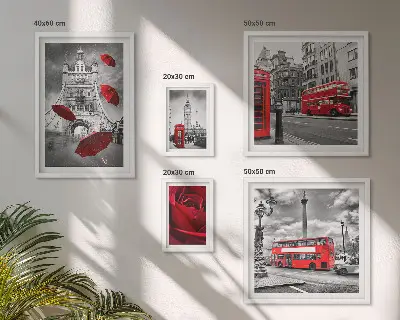 Zestaw obrazów w ramie do galerii ściennej z motywem Londynu i czerwonymi akcentami