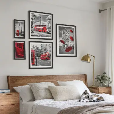 Zestaw obrazów w ramie do galerii ściennej z motywem Londynu i czerwonymi akcentami