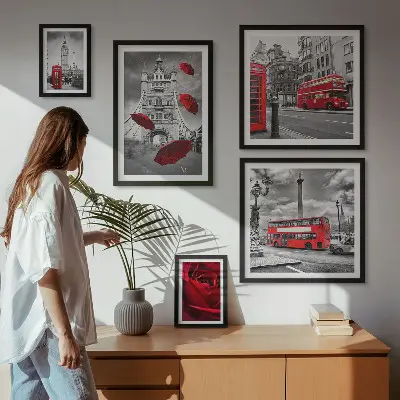 Zestaw obrazów w ramie do galerii ściennej z motywem Londynu i czerwonymi akcentami
