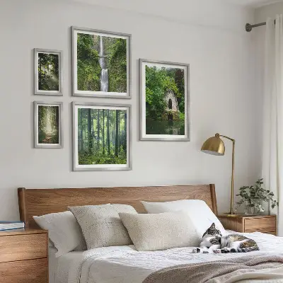 Galeria obrazów na ścianę z motywem zielonych lasów i wodospadów