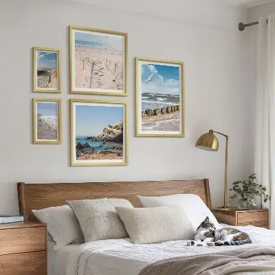 Zestaw obrazów w ramie do galerii ściennej z nadmorskimi pejzażami plażowymi