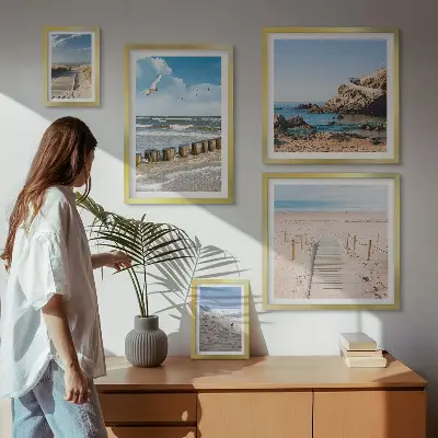 Zestaw obrazów w ramie do galerii ściennej z nadmorskimi pejzażami plażowymi