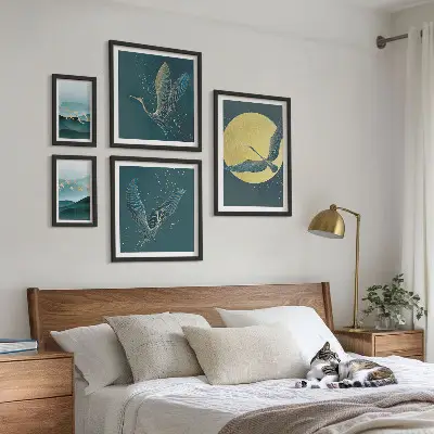 Zestaw obrazów w ramie do galerii ściennej z motywem nocnego nieba z ptakami i krajobrazami