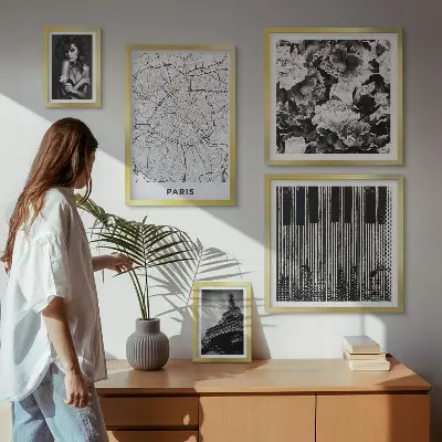 Zestaw obrazów w ramie do galerii ściennej w stylu paryskim z elegancką architekturą