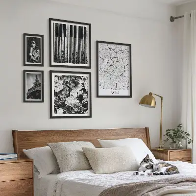 Zestaw obrazów w ramie do galerii ściennej w stylu paryskim z elegancką architekturą
