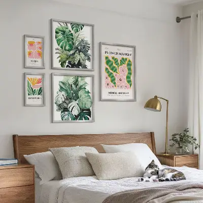Galeria obrazów na ścianę z roślinnymi motywami kwiatów w stylu boho