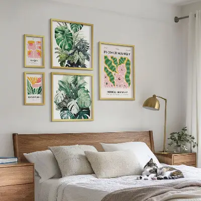 Galeria obrazów na ścianę z roślinnymi motywami kwiatów w stylu boho