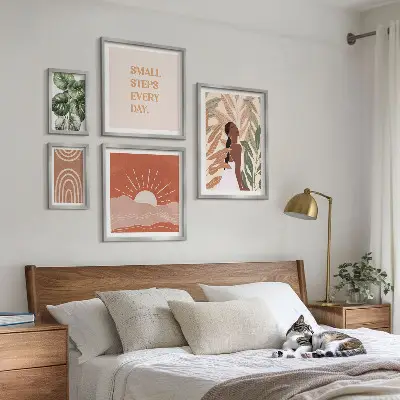 Zestaw obrazów w ramie do galerii ściennej w stylu boho z motywem roślinnym