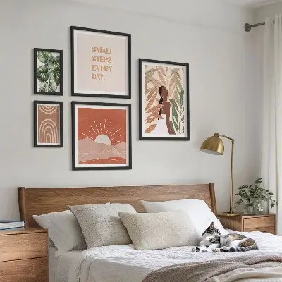 Zestaw obrazów w ramie do galerii ściennej w stylu boho z motywem roślinnym