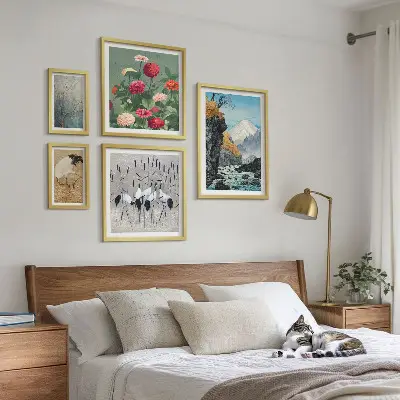 Galeria obrazów na ścianę przedstawiająca krajobrazy natury z kwiatami