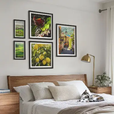 Zestaw obrazów w ramie do galerii ściennej z motywem urokliwych krajobrazów Toskanii