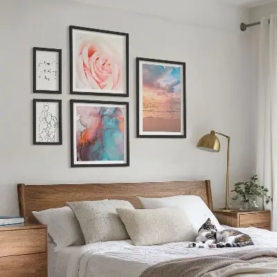 Zestaw obrazów w ramie do galerii ściennej z romantycznymi krajobrazami morskimi