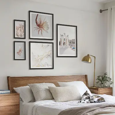 Zestaw obrazów w ramie do galerii ściennej stylowe widoki przedstawiające architekturę i naturę