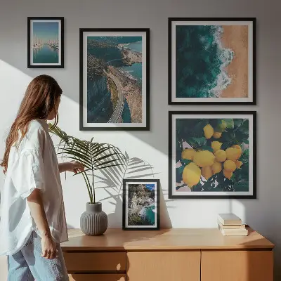 Zestaw obrazów w ramie do galerii ściennej z krajobrazami plażowymi i motywem cytrusów