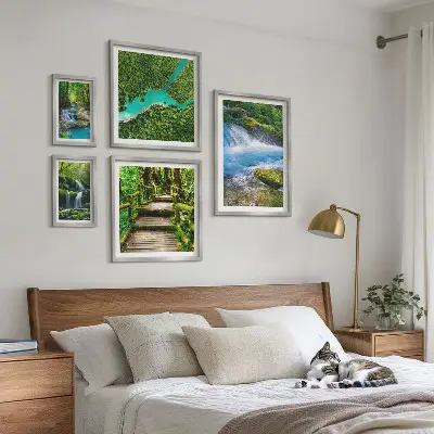 Galeria obrazów na ścianę Zielone oazy spokoju w lesie