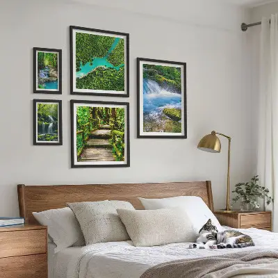 Galeria obrazów na ścianę Zielone oazy spokoju w lesie