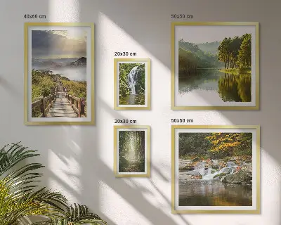 Zestaw obrazów w ramie do galerii ściennej z naturalnymi pejzażami wodospadów i leśnych ścieżek