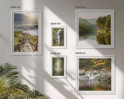 Zestaw obrazów w ramie do galerii ściennej z naturalnymi pejzażami wodospadów i leśnych ścieżek