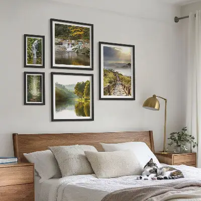 Zestaw obrazów w ramie do galerii ściennej z naturalnymi pejzażami wodospadów i leśnych ścieżek