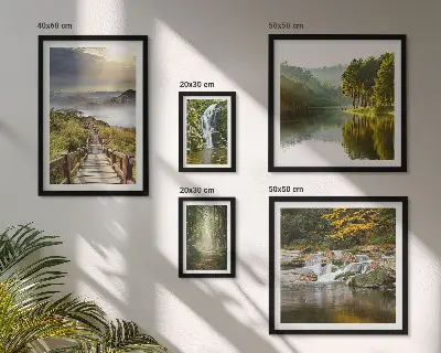 Zestaw obrazów w ramie do galerii ściennej z naturalnymi pejzażami wodospadów i leśnych ścieżek