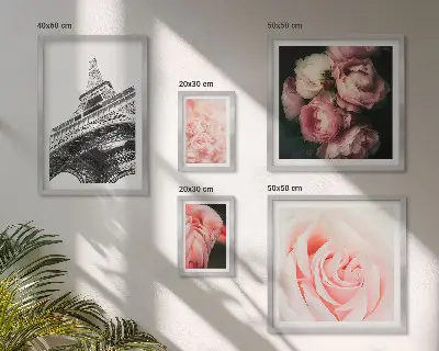 Zestaw obrazów w ramie do galerii ściennej z motywem róż i wieży Eiffla w stylu romantycznym