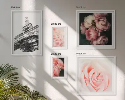 Zestaw obrazów w ramie do galerii ściennej z motywem róż i wieży Eiffla w stylu romantycznym