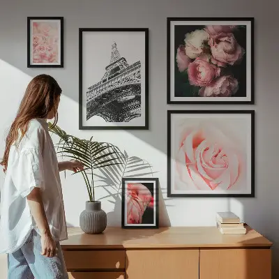 Zestaw obrazów w ramie do galerii ściennej z motywem róż i wieży Eiffla w stylu romantycznym