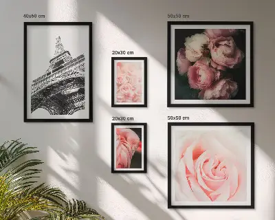 Zestaw obrazów w ramie do galerii ściennej z motywem róż i wieży Eiffla w stylu romantycznym