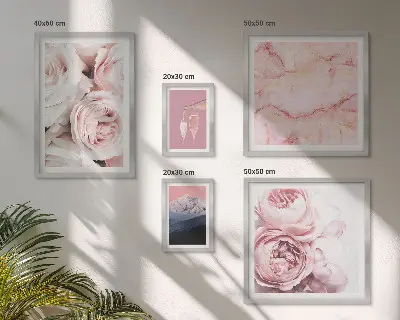 Zestaw obrazów w ramie do galerii ściennej różowe kwiaty jako elegancki akcent