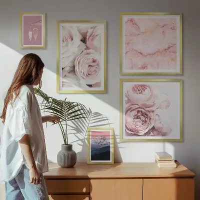 Zestaw obrazów w ramie do galerii ściennej różowe kwiaty jako elegancki akcent