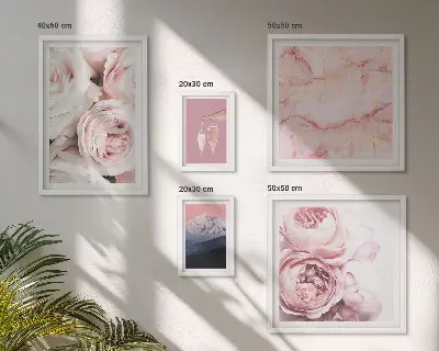 Zestaw obrazów w ramie do galerii ściennej różowe kwiaty jako elegancki akcent