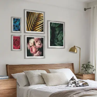 Galeria obrazów na ścianę z roślinnymi motywami kwiatowymi
