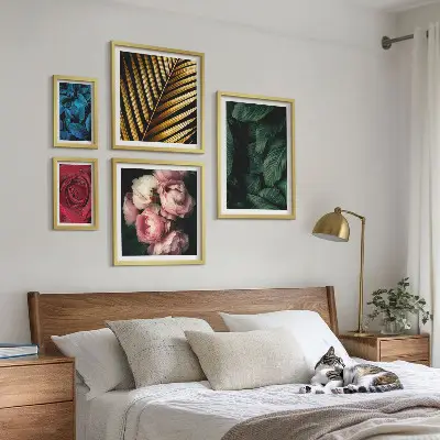 Galeria obrazów na ścianę z roślinnymi motywami kwiatowymi