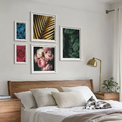 Galeria obrazów na ścianę z roślinnymi motywami kwiatowymi